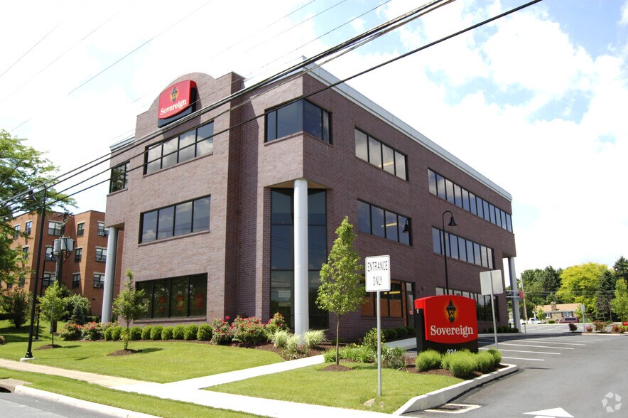 924 Eaton Ave, Bethlehem, PA for lease - Primary Photo - Image 1 of 3