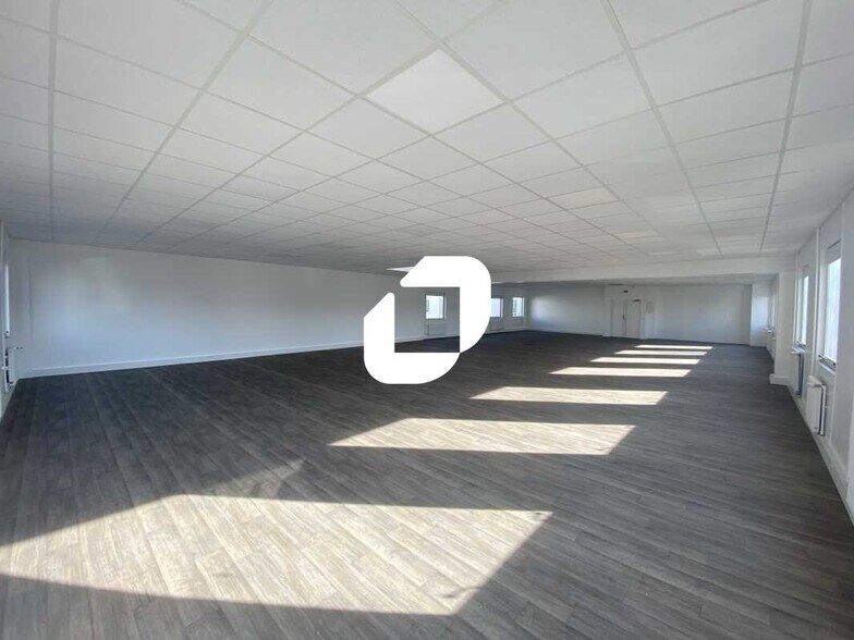 Office in Osny for sale - Interior Photo - Image 3 of 5