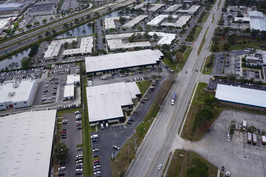 3701-3709 Vineland Rd, Orlando, FL for lease - Building Photo - Image 2 of 14