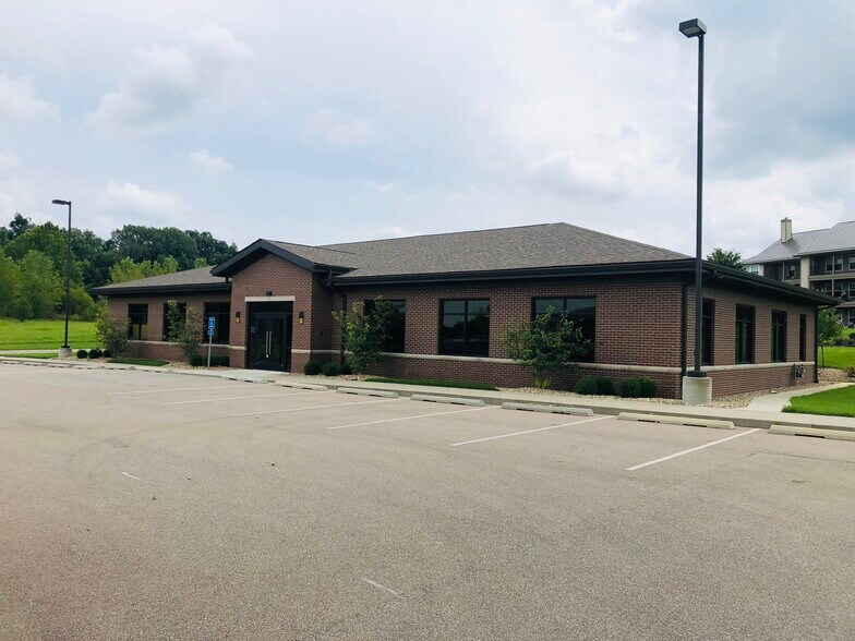 136 Westwood Blvd, Columbus, IN for lease - Building Photo - Image 1 of 10