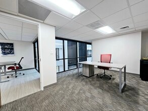 101 S Elm St, Greensboro, NC à louer Photo intérieure- Image 2 de 5