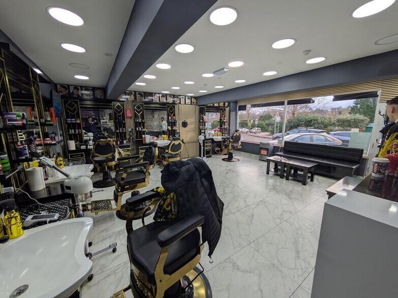 45 Church Rd, Godalming for sale - Interior Photo - Image 3 of 4