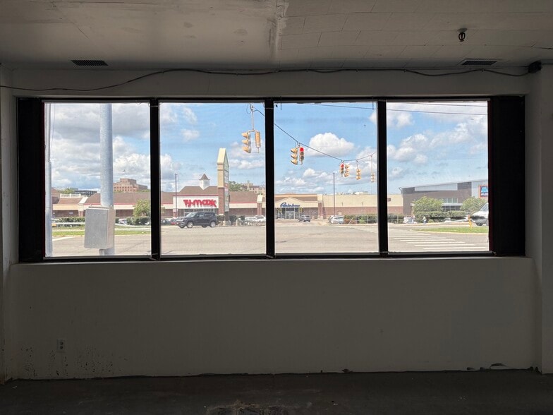 299 Peninsula Blvd, Hempstead, NY for lease - Interior Photo - Image 3 of 7