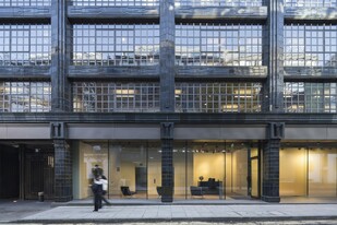 1 Aylesbury St, London LND - Warehouse