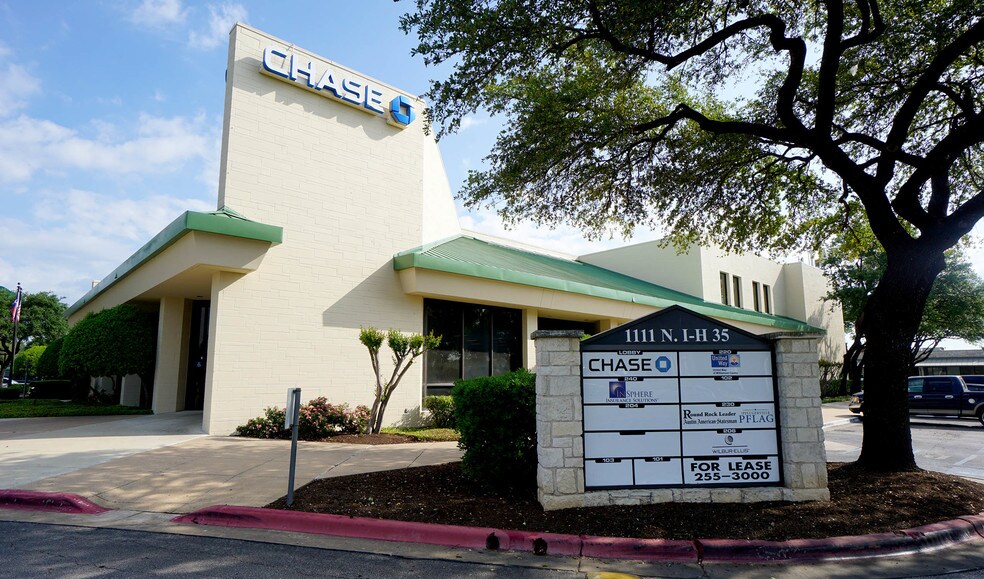 1111 N Interstate 35, Round Rock, TX à louer - Photo principale - Image 1 de 11