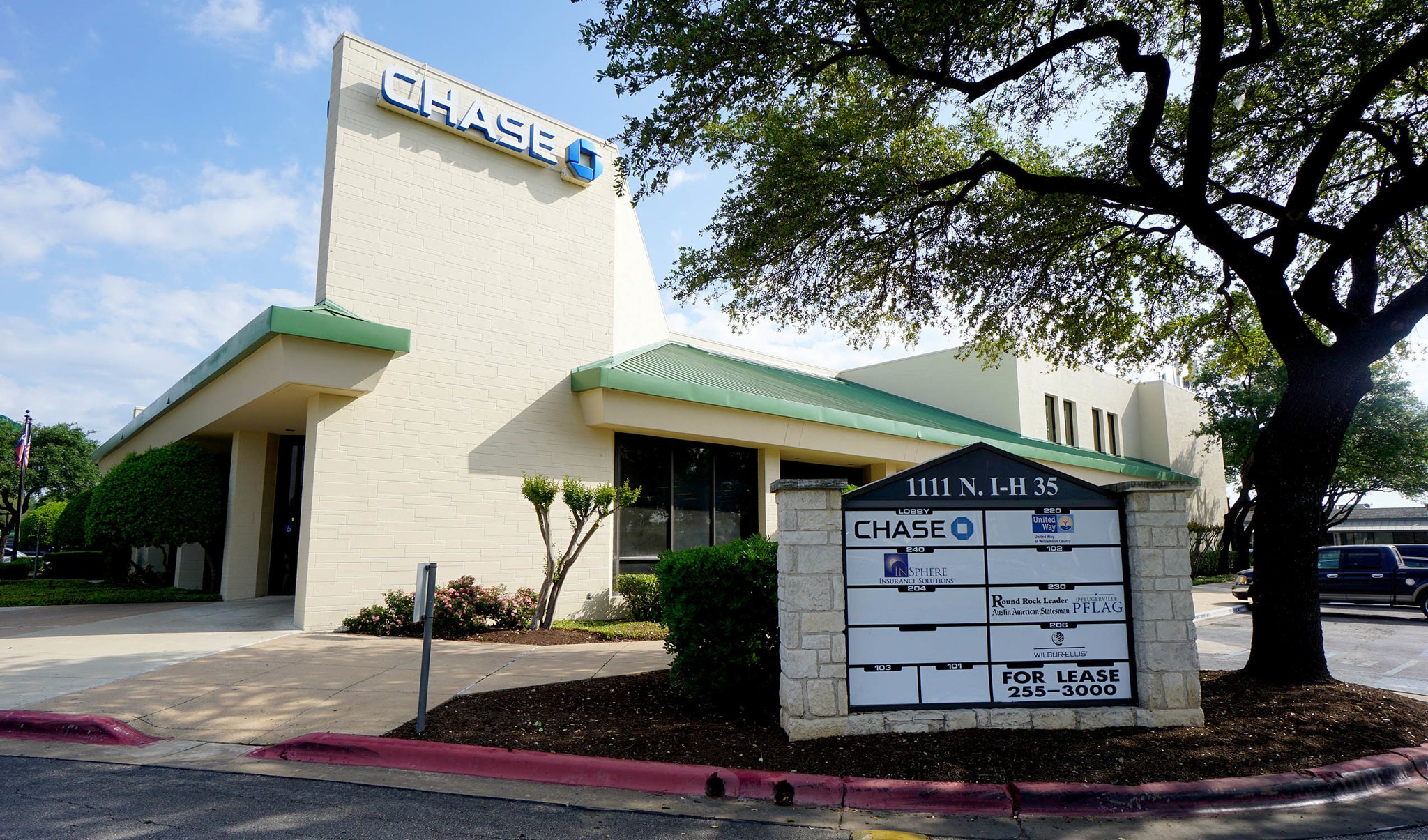 1111 N Interstate 35, Round Rock, TX for lease Primary Photo- Image 1 of 12