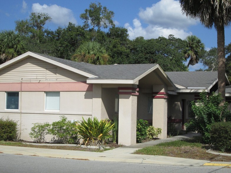 600 N Eustis St, Eustis, FL à vendre - Photo du bâtiment - Image 2 de 12