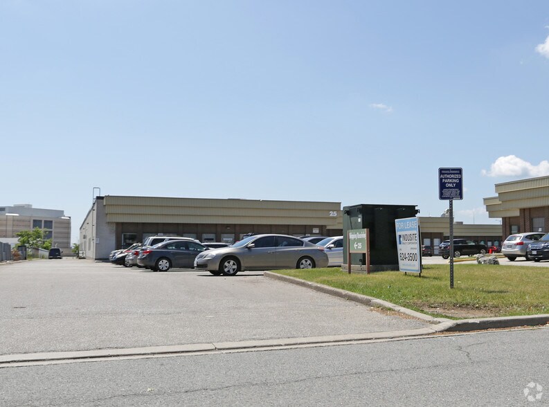 25 Connell Ct, Toronto, ON à vendre - Photo principale - Image 1 de 1