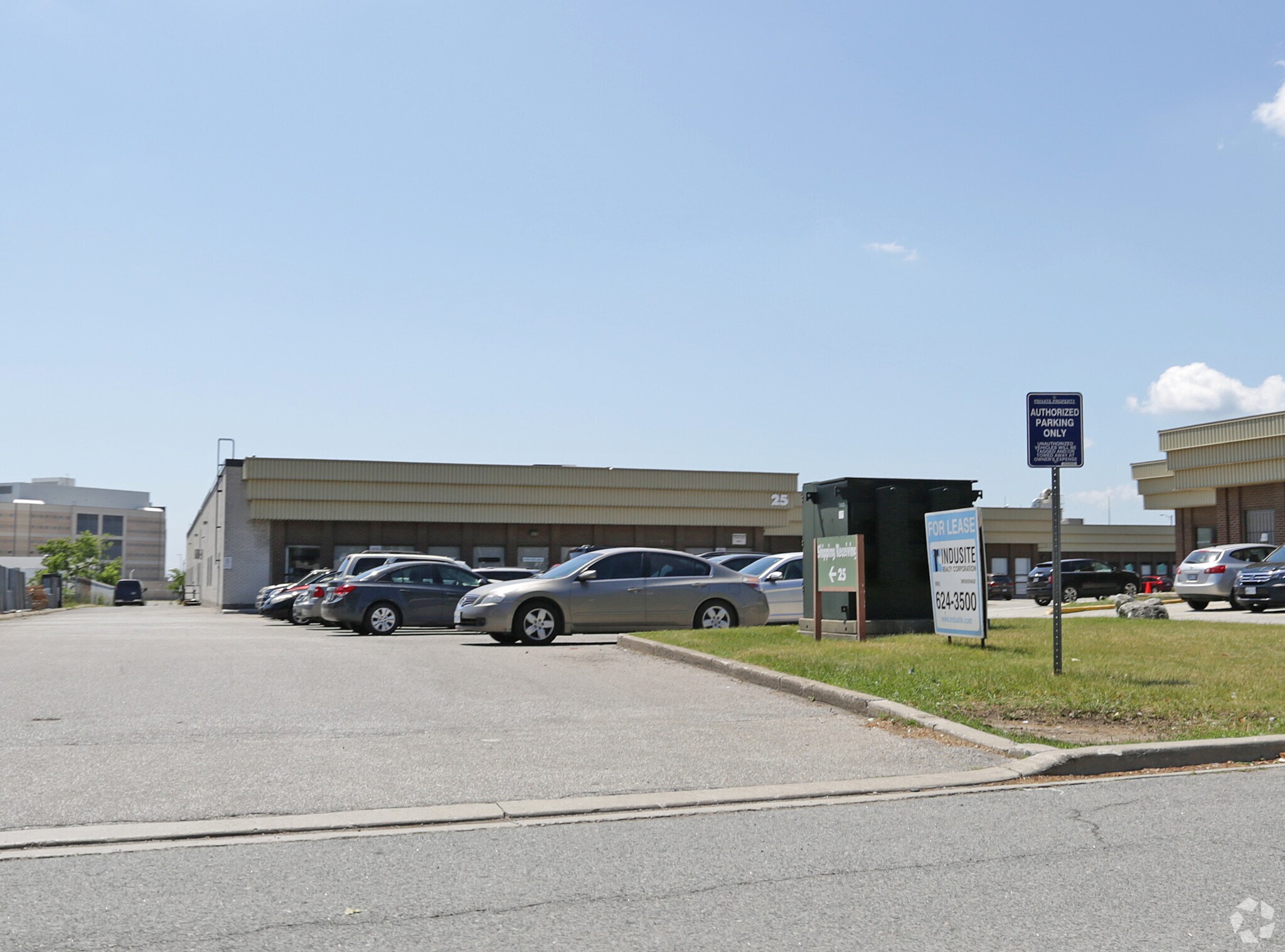 25 Connell Ct, Toronto, ON à vendre Photo principale- Image 1 de 1