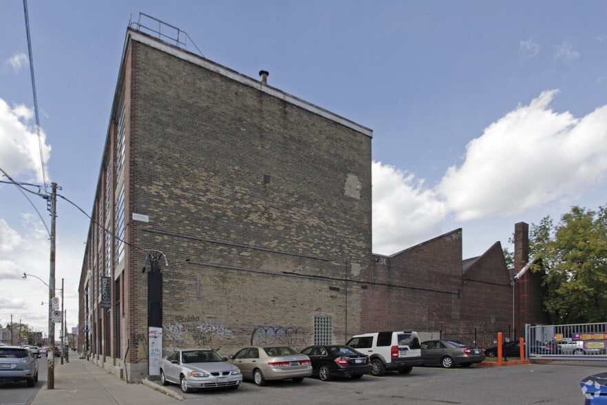950 Dupont St, Toronto, ON for lease - Building Photo - Image 2 of 3