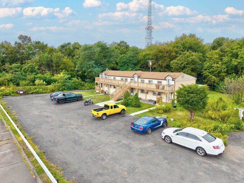 1259 Wolcott Rd, Wolcott, CT à vendre - Photo du bâtiment - Image 2 de 40