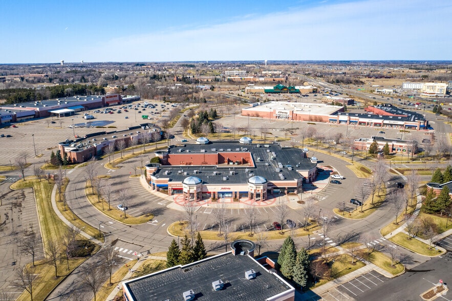 8348-8362 Tamarack Vlg, Woodbury, MN for lease - Building Photo - Image 3 of 12