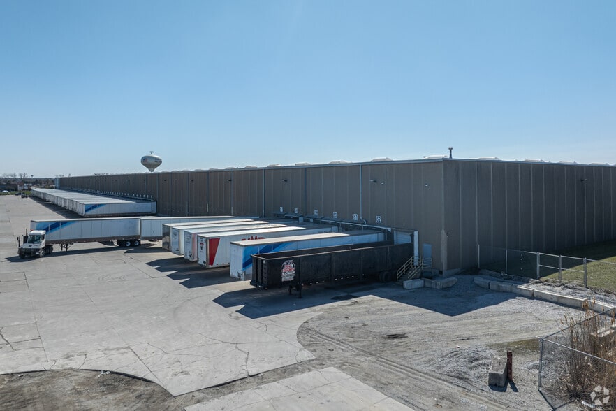 475 Superior Ave, Munster, IN for sale - Building Photo - Image 2 of 11