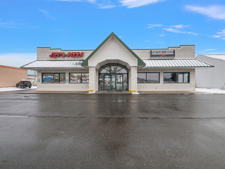 825 Michigan Ave, Marysville, MI for lease - Building Photo - Image 1 of 7