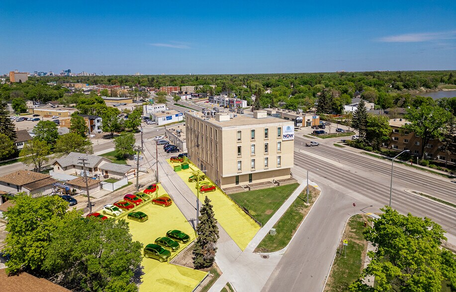 1619 Pembina Hwy, Winnipeg, MB à louer - Photo du bâtiment - Image 2 de 2