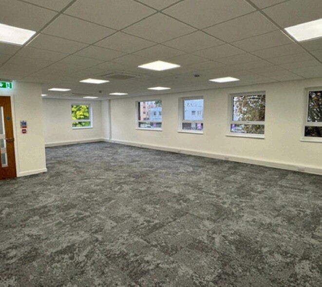 Finway Rd, Hemel Hempstead for lease - Interior Photo - Image 2 of 2