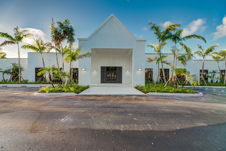 8950 SW 152nd St, Palmetto Bay, FL à louer - Photo du bâtiment - Image 1 de 7