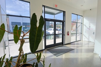 1280 N Bayshore Dr, Coos Bay, OR for lease Interior Photo- Image 2 of 14