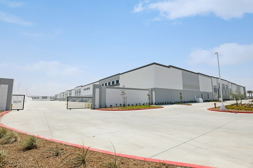 3600 Redlands Ave, Perris, CA à louer - Photo du bâtiment - Image 2 de 7