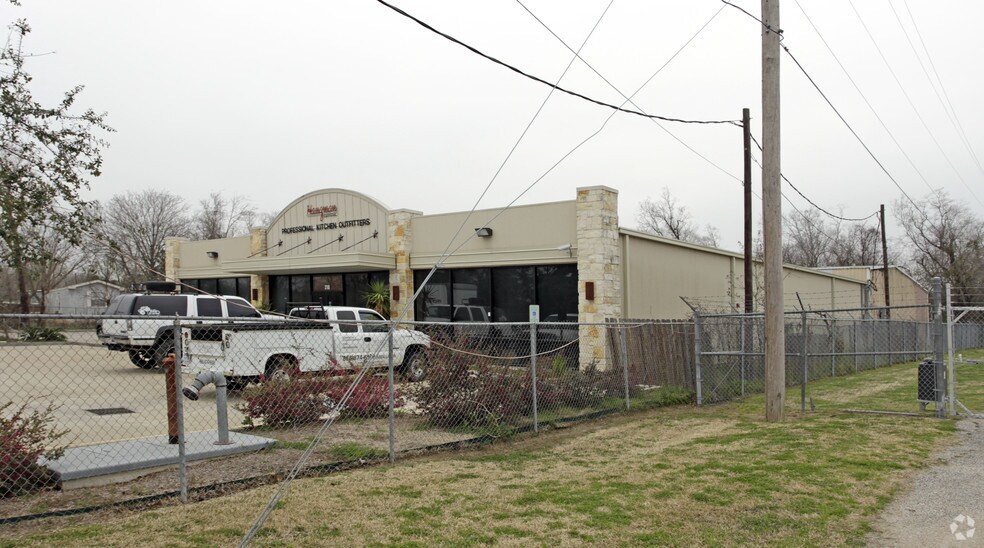 210 Brand Ln, Stafford, TX à louer - Photo du bâtiment - Image 2 de 21