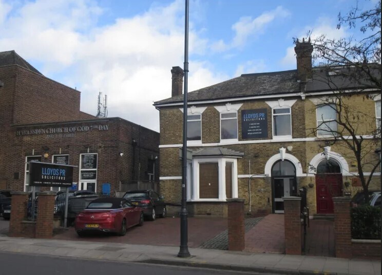 11 Station Rd, Londres à louer - Photo du bâtiment - Image 1 de 2