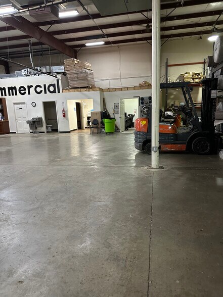 3285 Berkmar Dr, Charlottesville, VA à louer - Photo du bâtiment - Image 2 de 17