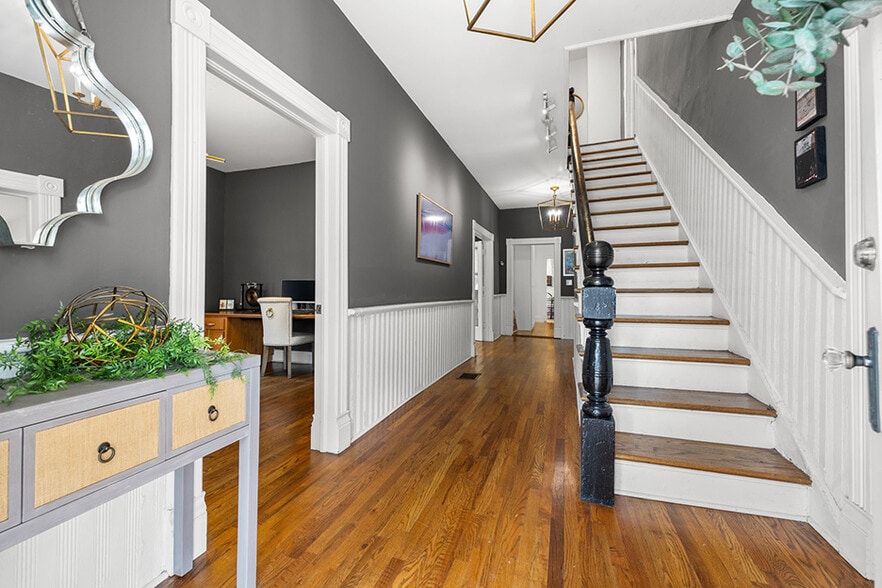 306 E Oak Ave, Tampa, FL for sale - Interior Photo - Image 3 of 12