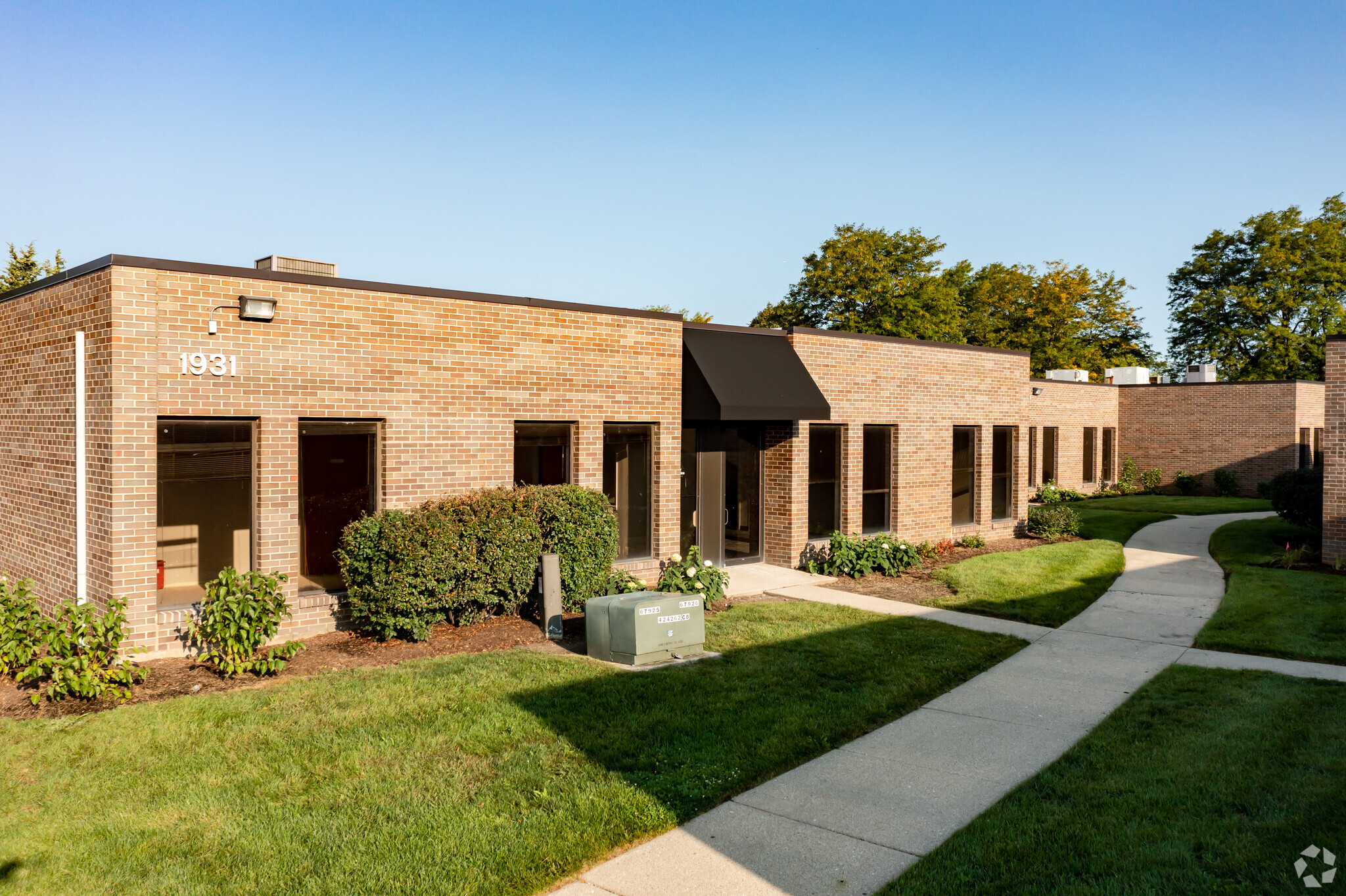 1931 Rohlwing Rd, Rolling Meadows, IL for sale Primary Photo- Image 1 of 8