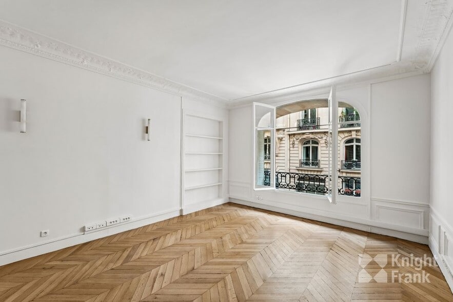 2 Rue Des Colonels Renard, Paris à vendre - Photo du bâtiment - Image 3 de 9