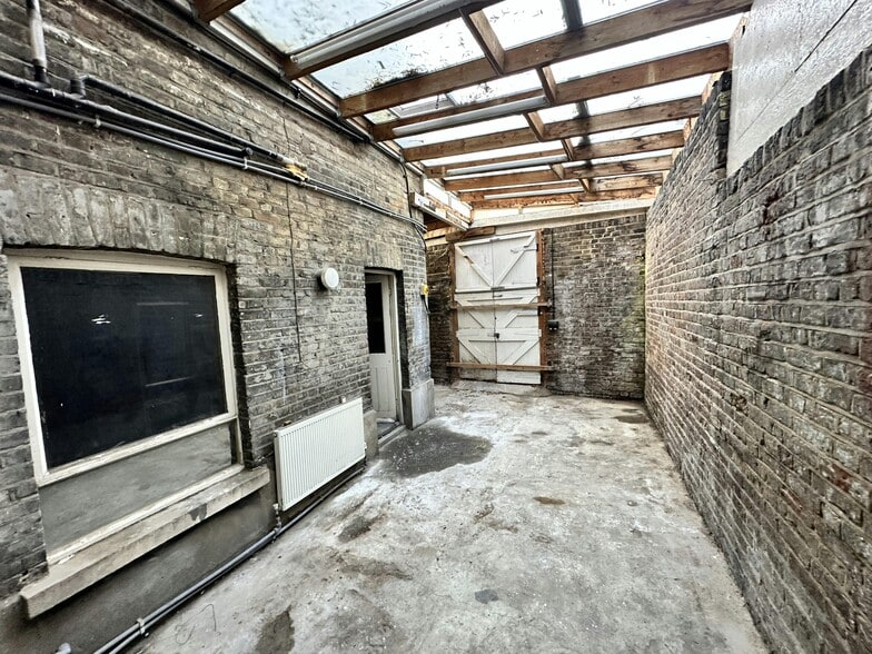 19 Devonshire Rd, London for lease - Building Photo - Image 3 of 10