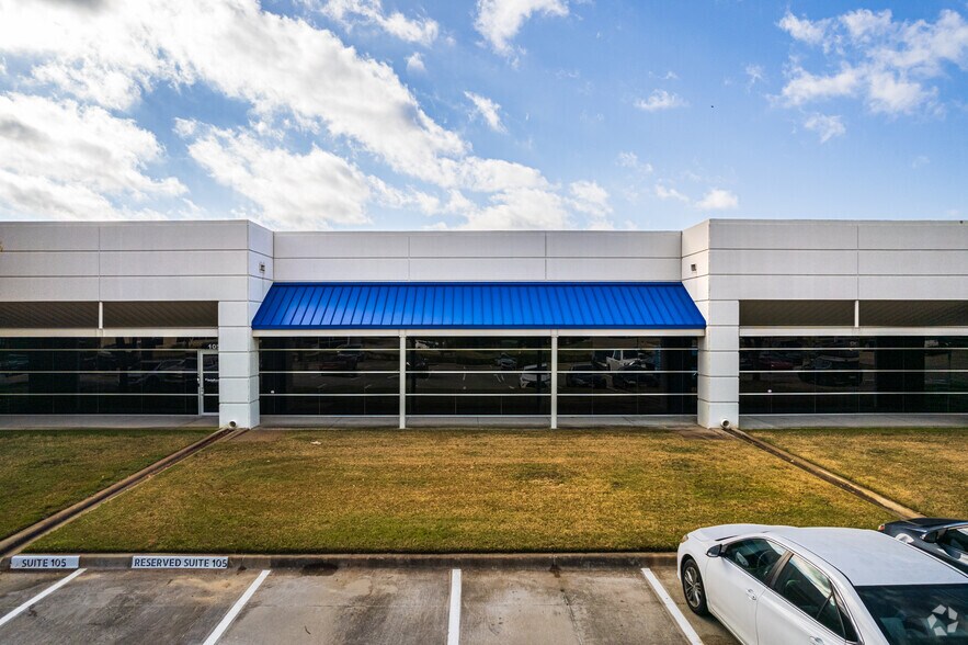 701 Canyon Dr, Coppell, TX à louer - Photo du bâtiment - Image 3 de 11