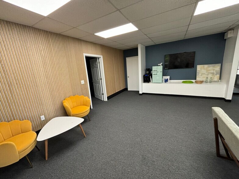 120 Amaral St, East Providence, RI à louer - Photo intérieure - Image 3 de 11