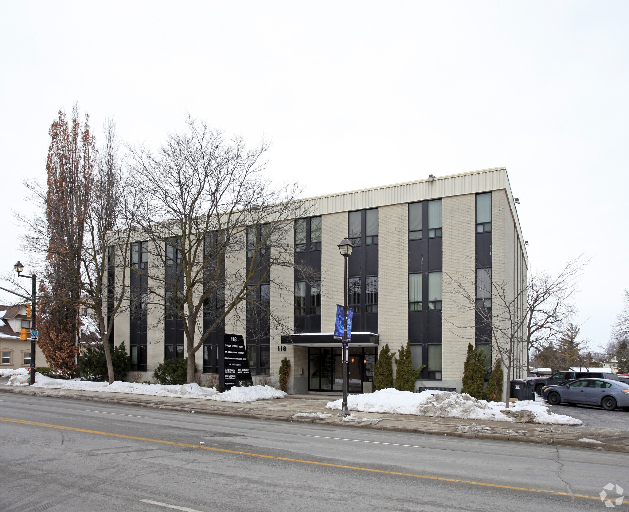 118 Queen St W, Brampton, ON for sale Primary Photo- Image 1 of 1