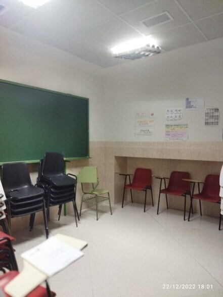 Commerce de détail dans Cáceres à louer - Photo du bâtiment - Image 3 de 14