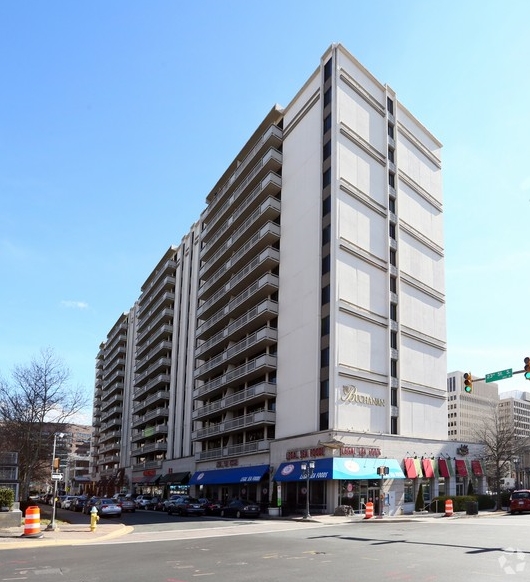 320 23rd St S, Arlington, VA à vendre - Photo du bâtiment - Image 1 de 1