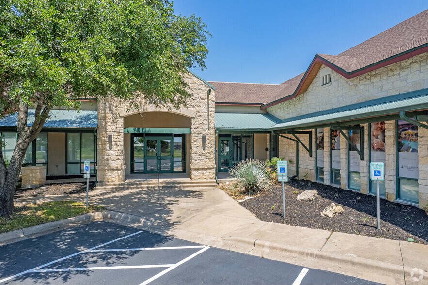 5353 Williams Dr, Georgetown, TX à louer - Photo du bâtiment - Image 1 de 14