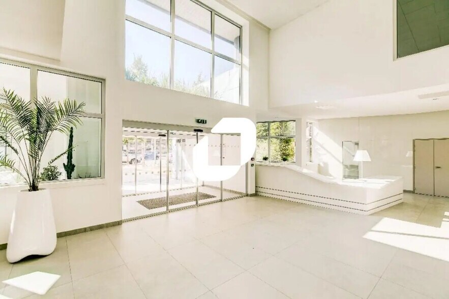 Office in Noisy-le-Grand for lease - Lobby - Image 2 of 2