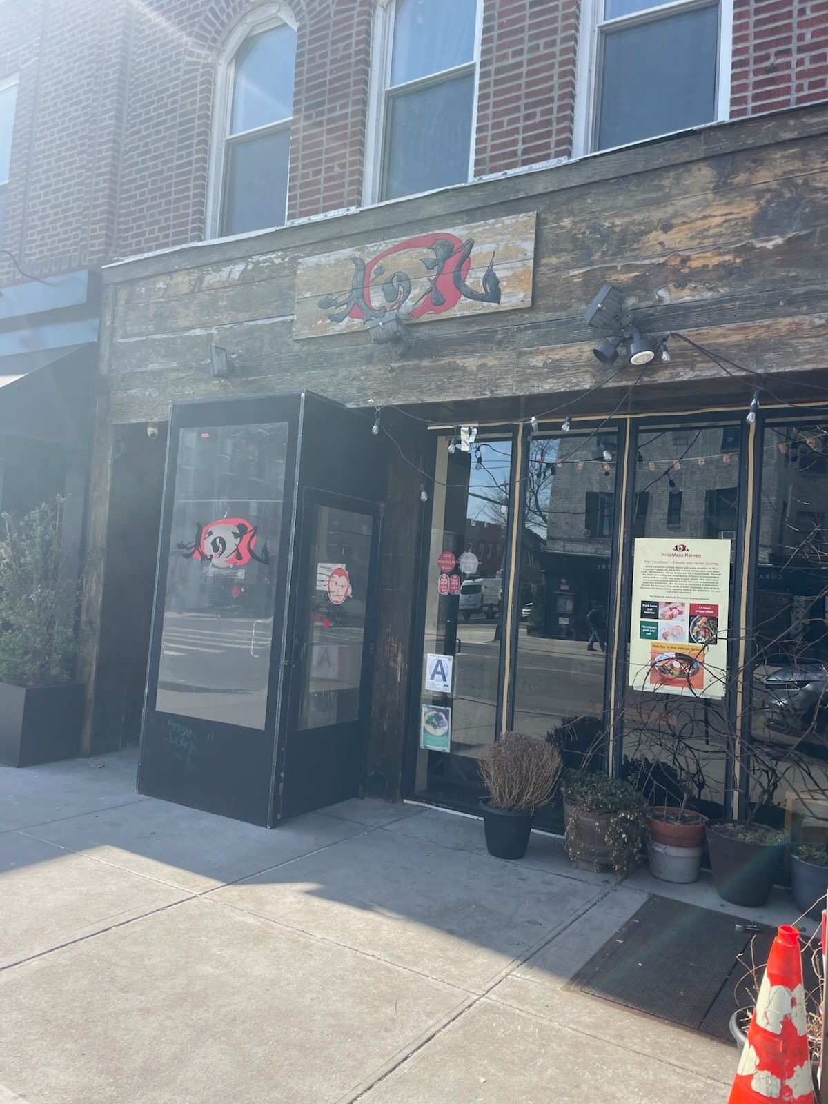 33-18 Ditmars Blvd, Astoria, NY for lease Primary Photo- Image 1 of 4