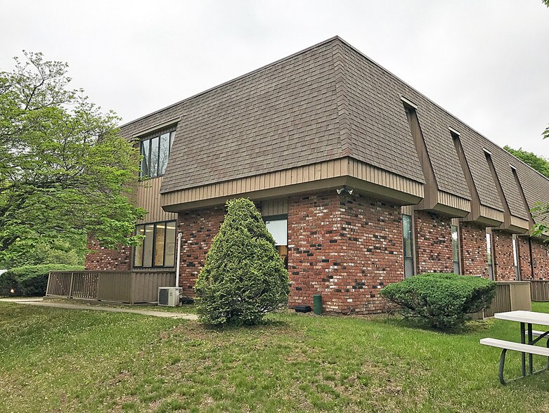 940 Federal Rd, Brookfield, CT à louer - Photo du bâtiment - Image 2 de 2