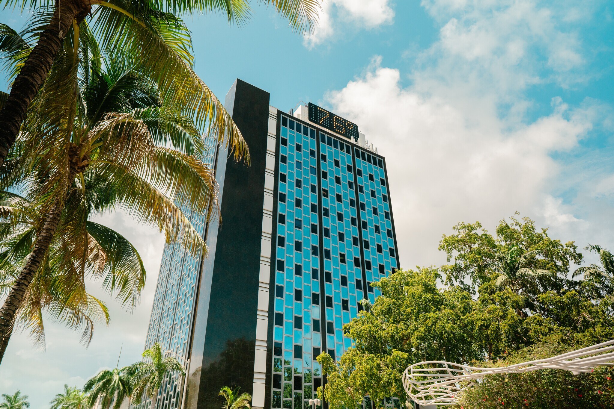 401-407 Lincoln Rd, Miami Beach, FL à louer Photo du bâtiment- Image 1 de 24