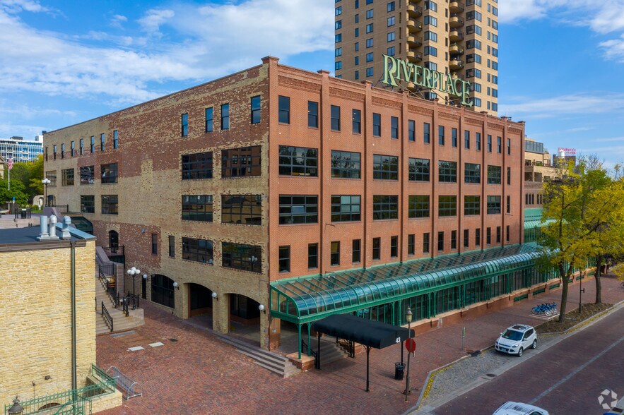 15 Main St SE, Minneapolis, MN à louer - Photo du bâtiment - Image 2 de 17