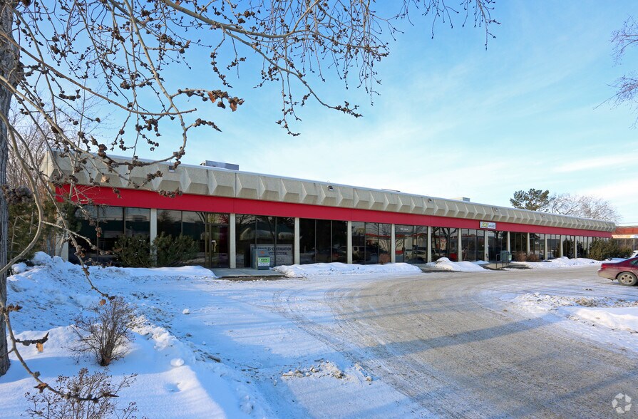 11560-11574 149th St NW, Edmonton, AB à louer - Photo du bâtiment - Image 2 de 4