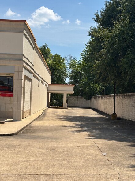 2755 Hollywood Ave, Shreveport, LA for lease - Building Photo - Image 2 of 18