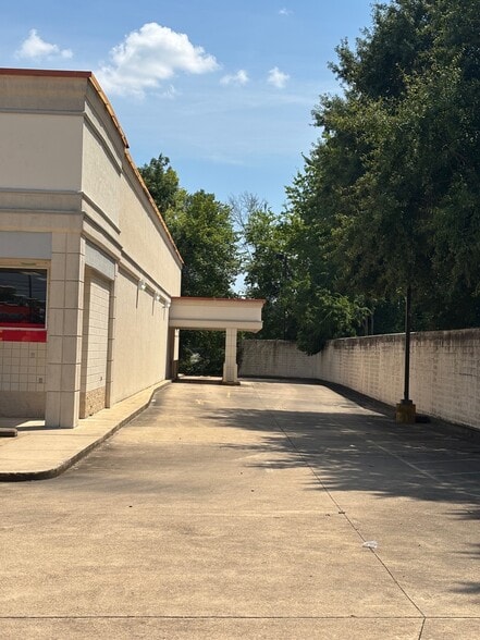 2755 Hollywood Ave, Shreveport, LA à louer - Photo du bâtiment - Image 2 de 18