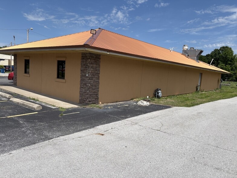 915 S Neosho Blvd, Neosho, MO for sale - Building Photo - Image 3 of 11