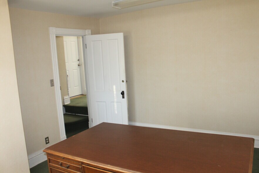 215 Fulton St, Geneva, IL à louer - Photo intérieure - Image 3 de 14