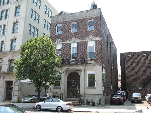 4510 Court Sq, Long Island City, NY for lease - Building Photo - Image 1 of 9