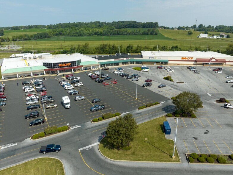 481 W Penn Ave, Cleona, PA à louer - Photo du bâtiment - Image 2 de 13