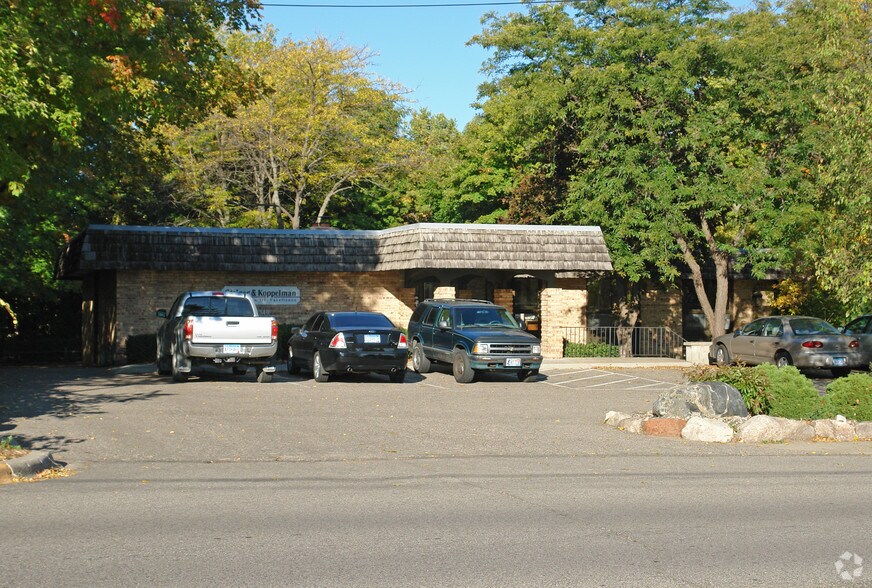 18340 Minnetonka Blvd, Deephaven, MN à louer - Photo principale - Image 1 de 19