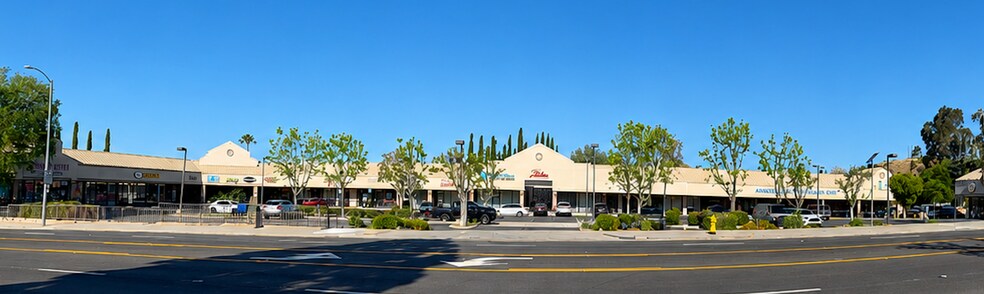 2315-2325 Kuehner Dr, Simi Valley, CA à louer - Photo du bâtiment - Image 1 de 8